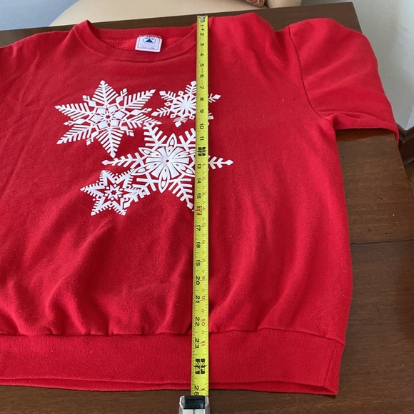 Delta Red Sweatshirt with White Snowflakes Good Condition Womens Large - Picture 9 of 10